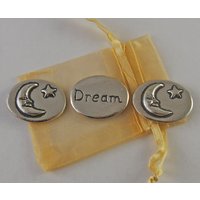 3Er Set Moondream Inspiration Coins Mit Organza Beutel 3Er Set Moondream Inspiration Coins Mit Organza Beutel von CourageInStone