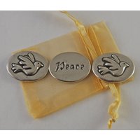 3Er Set Taube Peace Inspiration Münzen Mit Organza Beutel 3Er Set Taube Peace Inspiration Münzen Mit Organza Beutel von CourageInStone