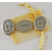 Set Von 3 Hand Heilung Inspirationsmünzen Mit Organza Beutel Set Von 3 Hand Heilung Inspirationsmünzen Mit Organza Beutel von CourageInStone