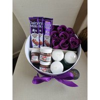 Wunderschöne Opulente Banbury Lila Molkerei Littlebars Und Nutella Gläser Hut Box Schokolade Geschenk von Couturegifts17