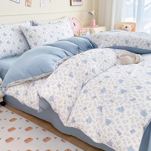 Covebett Bettwäsche 135x200 4teilig Blau Herzen Blumen Schleifen Aesthetic Wende Bettbezug Set 4tlg Blau Weiß Herzchen Schleifenmuster Microfaser 2 Bettbezug und 2 Kissenbezug 80x80 Reißverschluss Covebett Bettwäsche 135x200 4teilig Blau Herzen Blumen Schleifen Aesthetic Wende Bettbezug Set 4tlg Blau Weiß Herzchen Schleifenmuster Microfaser 2 Bettbezug und 2 Kissenbezug 80x80 Reißverschluss von Covebett