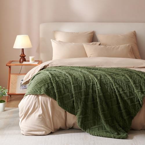 Covebett Plüsch Kuscheldecke Flauschig Decke 220x240cm Fleecedecke Grün Einfarbig Weich Dicke Überwurfdecke Winter Warm Cashmere Touch Fleece Tagesdecke Sofadecke Wohndecke für Couch Bett Sofa von Covebett
