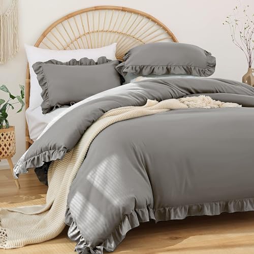 Covebett Rüschen Bettwäsche 135x200 4teilig Grau Hellgrau Uni Romantische Rüschenbettwäsche Set Einzelbett Einfarbig Bettbezug Weich Mikrofaser 2 Deckenbezug und 2 Kissenbezug 80x80 Reißverschluss Covebett Rüschen Bettwäsche 135x200 4teilig Grau Hellgrau Uni Romantische Rüschenbettwäsche Set Einzelbett Einfarbig Bettbezug Weich Mikrofaser 2 Deckenbezug und 2 Kissenbezug 80x80 Reißverschluss von Covebett