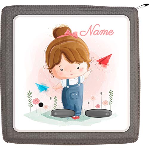 Coverlounge Folie passend für die Toniebox | Schutzfolie Sticker | individuell anpassbar | Kleines Mädchen mit braunen Haaren und Blumen mit Name personalisiert | Handschrift von Coverlounge