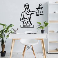 Themis Metall Wanddeko, Metallschild, Anwaltskanzlei Wandkunst, Outdoor Deko, Lady Justice Symbol, Geschenke Zum Schulabschluss von CovuneWallDecor