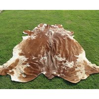 Rindsleder Teppich, Braun Und Weißer Kuhfell Bestes Wohnzimmer Dekor Hides - Dreifarbige Teppiche von CowhideGoods