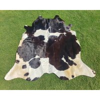 Schwarz Weißer Rindsleder Teppich Panda Print - Besonderer Kuhfell Großer Lederteppich Wohnzimmer Schwarz Weißer Rindsleder Teppich Panda Print - Besonderer Kuhfell Großer Lederteppich Wohnzimmer von CowhideGoods