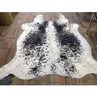 Schwarzweiße Kuhfell Teppiche- Beste Wohndekorteppiche - Braunes Rindsleder Dreifarbige Teppiche von CowhideGoods