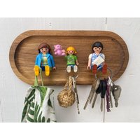 Schlüsselbrett Holz Mit Playmobil Figur Familie Schlüsselbrett Holz Mit Playmobil Figur Familie von CozyAndCreate