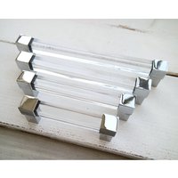 3.75 5 6.3 7.5 8.8"Klar Lucite Garderobe Schublade Pull Acryl Kommode Griff Poliert Silber Küchenschrank Türknopf 96 128 160 192 224 3.75 5 6.3 7.5 8.8"Klar Lucite Garderobe Schublade Pull Acryl Kommode Griff Poliert Silber Küchenschrank Türknopf 96 128 160 192 224 von CozyChiccc