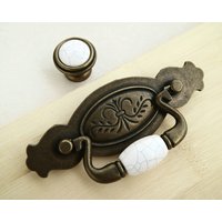 3.75 "Weiße Krakelee Porzellanknauf Rustikale Antikbronze Keramikknopf Keramik Hängerchen Knauf Schubladengriff Schrankknauf Kommode" 3.75 "Weiße Krakelee Porzellanknauf Rustikale Antikbronze Keramikknopf Keramik Hängerchen Knauf Schubladengriff Schrankknauf Kommode" von CozyChiccc