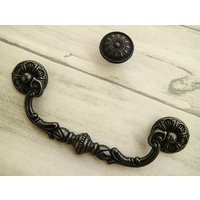 5, 25 "5 1/4" Drop Bail Pull Rustikale Kommode Swing Griff Schubladenknopf Schrank Tür Holzverarbeitung Hardware Dunkle Antike Bronze 135 Mm 5, 25 "5 1/4" Drop Bail Pull Rustikale Kommode Swing Griff Schubladenknopf Schrank Tür Holzverarbeitung Hardware Dunkle Antike Bronze 135 Mm von CozyChiccc