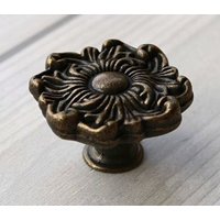 Antike Bronze Möbelknauf Schubladengriff Pull Blumen Ziehen Knauf Kommode Küchenschrank Türknauf Möbel Hardware Vintage Stil von CozyChiccc