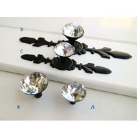 Klarer Kristall Glas Kommode Knauf Schubladengriff Pull Küchenschrank Türgriff Mobili Griff Schrankknopf Mit Schwarzer Rückenplatte Klarer Kristall Glas Kommode Knauf Schubladengriff Pull Küchenschrank Türgriff Mobili Griff Schrankknopf Mit Schwarzer Rückenplatte von CozyChiccc