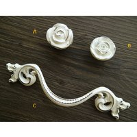Möbelknauf Creme Weiß Silber Schubladen Griff Blumen Rose Beunruhigt Weiss Kabinett Möbelgriff Möbelbeschläge Blatt Ziehen von CozyChiccc