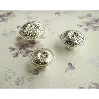 Silber Chrom Schublade Knauf Griff Poliert Glänzend Kommode Küchenschrank Türknauf Dekorativen Schrank Pull Holzbearbeitung Hardware Silber Chrom Schublade Knauf Griff Poliert Glänzend Kommode Küchenschrank Türknauf Dekorativen Schrank Pull Holzbearbeitung Hardware von CozyChiccc