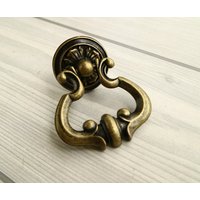 Vintage Look Antike Bronze Schubladengriff Kommode Tropfen Ring Pull Möbelknauf Holzbearbeitung Hardware Dekorativen Griff Schrankknopf Rustikal Vintage Look Antike Bronze Schubladengriff Kommode Tropfen Ring Pull Möbelknauf Holzbearbeitung Hardware Dekorativen Griff Schrankknopf Rustikal von CozyChiccc
