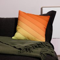Premium-Kissen Diagonal Gestreift Orange Gelb Warme Töne, 1970Er Retro Dekor Geschenk Premium-Kissen Diagonal Gestreift Orange Gelb Warme Töne, 1970Er Retro Dekor Geschenk von CozyCushionCove