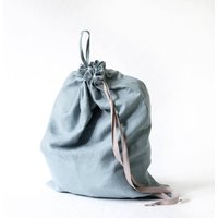 Hängender Wäschekorb Aus Stonewashed Leinen in Meeresfarbe Hängender Wäschekorb Aus Stonewashed Leinen in Meeresfarbe von CozyLinen