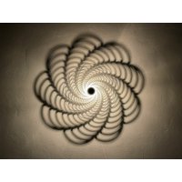 Wandlampe Op Art #4 - Schattenlampe Strudel Akzentleuchte Holz Lampenschirm Wandlampe Op Art #4 - Schattenlampe Strudel Akzentleuchte Holz Lampenschirm von CozyLuminate