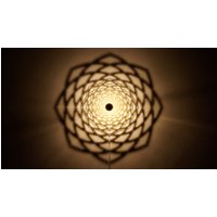 Wandlampe Schattenbild Fibonacci Blume - Holz Lampenschirm Schatten Deckenleuchte Heilige Geometrie Goldener Schnitt Schattenlampe von CozyLuminate