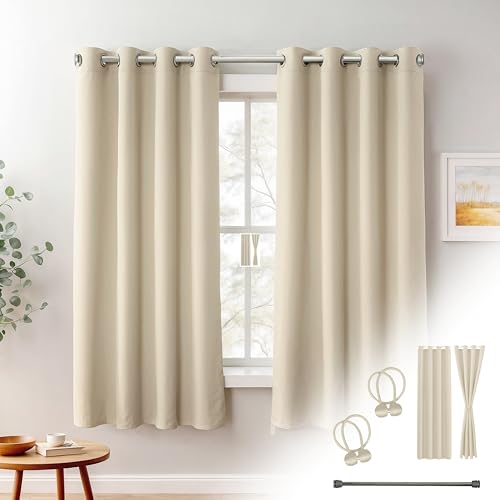 Praktisches Set ohne Bohren: 2x Vorhang + 1x Klemmstange silber 70-120 cm + 2x Raffhalter mit Magnet blickdicht & verdunkelnd, als Raumteiler, Fenster & Tür Beige Thermovorhang 160x135cm Praktisches Set ohne Bohren: 2x Vorhang + 1x Klemmstange silber 70-120 cm + 2x Raffhalter mit Magnet blickdicht & verdunkelnd, als Raumteiler, Fenster & Tür Beige Thermovorhang 160x135cm von Cozyor