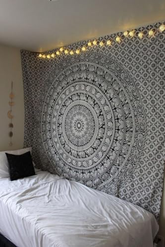 Craft Trade Mandala Schwarz und Weiß Wandteppich Indische Wandtuch Tapestry Wandbehang Boho Wandteppiche für Heimdeko Wohnzimmer und Schlafzimmer - 127 x 152 cm Craft Trade Mandala Schwarz und Weiß Wandteppich Indische Wandtuch Tapestry Wandbehang Boho Wandteppiche für Heimdeko Wohnzimmer und Schlafzimmer - 127 x 152 cm von Craft Trade