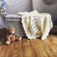 Handgemachte Gehäkelte Babydecke Hellgelber Spitzen-Afghan von CraftAndCrefft
