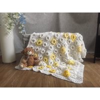 Handgemachte Gehäkelte Babydecke von CraftAndCrefft