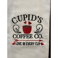 Cupids Kaffee Firma Liebe in Jeder Tasse Bestickt Mehlsack Handtuch Valentinstag Dekor von CraftDivaCreations