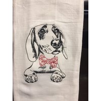 Dackel Skizze Mit Fliege Bestickt Mehl Sack Handtuch Dackel Skizze Mit Fliege Bestickt Mehl Sack Handtuch von CraftDivaCreations