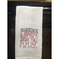 Ehe Eine Beziehung, Wo Der Immer Richtig Ist Andere Mann Bestickt Mehl Sack Handtuch Ehe Eine Beziehung, Wo Der Immer Richtig Ist Andere Mann Bestickt Mehl Sack Handtuch von CraftDivaCreations