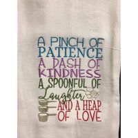 Eine Prise Geduld Ein Hauch Von Freundlichkeit Löffel Lachen Und Haufen Liebe Bestickt Mehl Sack Handtuch Eine Prise Geduld Ein Hauch Von Freundlichkeit Löffel Lachen Und Haufen Liebe Bestickt Mehl Sack Handtuch von CraftDivaCreations