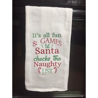 Es Ist Alles Spaß Und Spiele, Bis Santa Überprüft Die Freche Liste Bestickt Mehl Sack Handtuch Es Ist Alles Spaß Und Spiele, Bis Santa Überprüft Die Freche Liste Bestickt Mehl Sack Handtuch von CraftDivaCreations