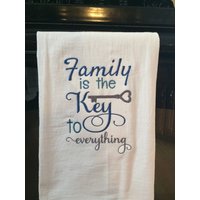 Familie Ist Der Schlüssel Zu Allem Bestickten Mehl Sack Handtuch Familie Ist Der Schlüssel Zu Allem Bestickten Mehl Sack Handtuch von CraftDivaCreations