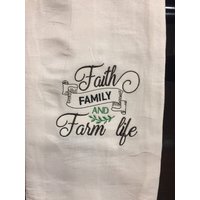 Glaube Familie Und Bauernhof Leben Bestickt Mehlsack Handtuch | Küchenhandtuch Landhaus Geschirrtuch Glaube Familie Und Bauernhof Leben Bestickt Mehlsack Handtuch | Küchenhandtuch Landhaus Geschirrtuch von CraftDivaCreations