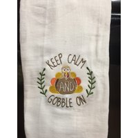 Halten Sie Ruhe Und Gobble Auf Thanksgiving Bestickt Mehl Sack Handtuch Halten Sie Ruhe Und Gobble Auf Thanksgiving Bestickt Mehl Sack Handtuch von CraftDivaCreations