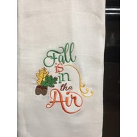 Herbst Ist in Der Luft Bestickt Mehl Sack Handtuch Herbst Ist in Der Luft Bestickt Mehl Sack Handtuch von CraftDivaCreations