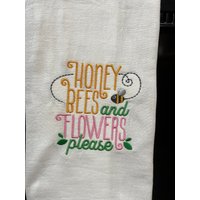 Honigbienen Und Blumen Bitte Frühling Besticktes Mehlsacktuch | Frühlingsdeko Federhandtuch Geschirrtuch Handtuch von CraftDivaCreations