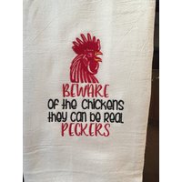 Hüten Sie Sich Vor Den Hühnern Sie Können Echte Pecker Sstickt Mehl Sack Handtuch Hüten Sie Sich Vor Den Hühnern Sie Können Echte Pecker Sstickt Mehl Sack Handtuch von CraftDivaCreations
