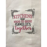 Küchen Sind Gemacht, Um Familien Zusammen Zu Bringen Bestickte Mehlsack Handtuch Küchen Sind Gemacht, Um Familien Zusammen Zu Bringen Bestickte Mehlsack Handtuch von CraftDivaCreations
