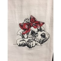 Malteser Trägt Ein Rotes Und Weißes Tupfen Bogen Skizze Gesticktes Mehlsack Handtuch Malteser Trägt Ein Rotes Und Weißes Tupfen Bogen Skizze Gesticktes Mehlsack Handtuch von CraftDivaCreations