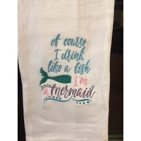 Natürlich Trinke Ich Wie Ein Fisch Im Meerjungfrau Besticktes Mehlsacktuch Natürlich Trinke Ich Wie Ein Fisch Im Meerjungfrau Besticktes Mehlsacktuch von CraftDivaCreations