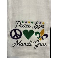 Peace Love Mardi Gras Besticktes Mehlsacktuch | Küchentuch Geschirrtuch Handtuch von CraftDivaCreations