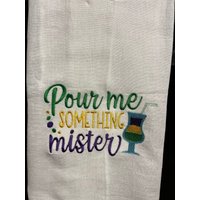 Pour Me Something Mister Mardi Gras Besticktes Mehlsacktuch | Geschirrtuch Handtuch Küchentuch von CraftDivaCreations