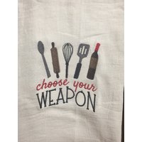 Wählen Sie Ihre Waffe Bestickt Mehl Sack Handtuch Wählen Sie Ihre Waffe Bestickt Mehl Sack Handtuch von CraftDivaCreations