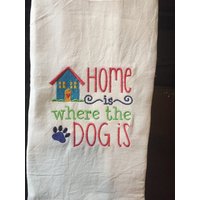 Zuhause Ist Wo Der Hund Gesticktes Mehlsack Handtuch von CraftDivaCreations
