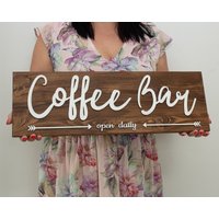 Holz Kaffee Bar Schild, Wanddekor, Holzschild, Wohnkultur, Bauernhaus Täglich Geöffnet von CraftGiftsGM