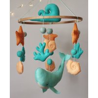 Babybett Mobile Wal, Personalisiertes Babyparty-Geschenk, Ozean-Kinderzimmer-Dekor, Glückwunsch-Schwangerschaftsgeschenk, Meeres-Themen-Raumdekor Babybett Mobile Wal, Personalisiertes Babyparty-Geschenk, Ozean-Kinderzimmer-Dekor, Glückwunsch-Schwangerschaftsgeschenk, Meeres-Themen-Raumdekor von CraftPieToys