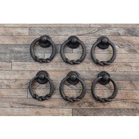 6 Stk Vtg Gusseisen Schublade Schrank Tür Tor Stamm Pull Drop Knobs Griffe Pulls Latch Werkzeuge Bauernhof Scheune Haus Decor 6 Stk Vtg Gusseisen Schublade Schrank Tür Tor Stamm Pull Drop Knobs Griffe Pulls Latch Werkzeuge Bauernhof Scheune Haus Decor von CraftandcreatioStore